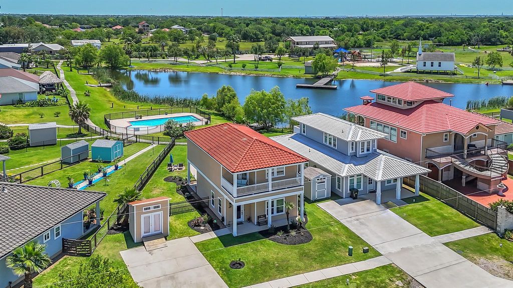 607 29th Street, Dickinson, TX 77539