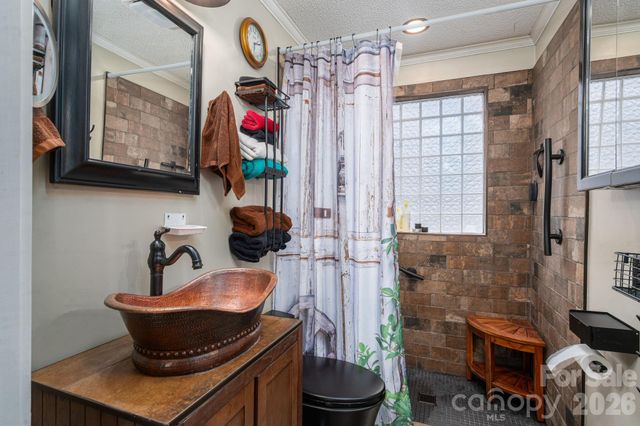 2033 Puetts Chapel Road, Bessemer City, NC 28016