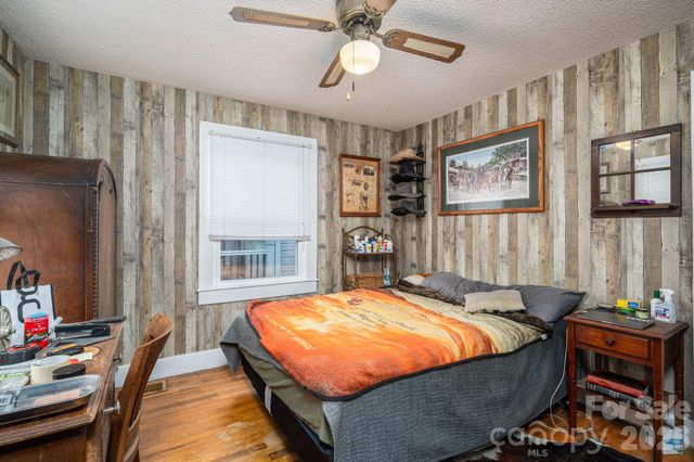 2033 Puetts Chapel Road, Bessemer City, NC 28016