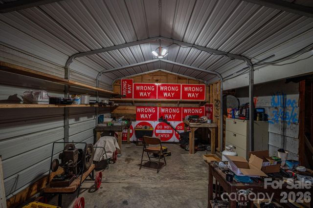 2033 Puetts Chapel Road, Bessemer City, NC 28016