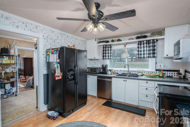 2033 Puetts Chapel Road, Bessemer City, NC 28016