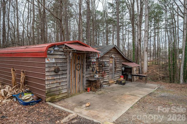 2033 Puetts Chapel Road, Bessemer City, NC 28016