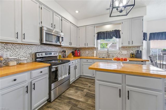 6716 Glasgow ST, Suffolk, VA 23435