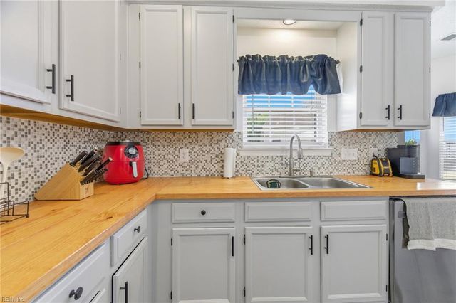 6716 Glasgow ST, Suffolk, VA 23435