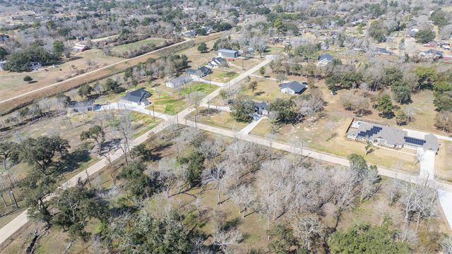 2807 Chinaberry Lane, Alvin, TX 77511