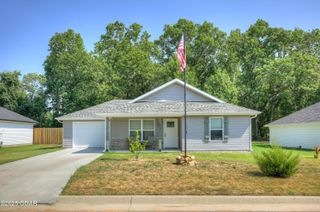 2061 Lakeview Street, Carthage, MO 64836