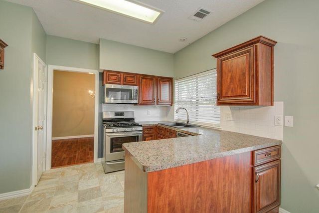 2917 Veva Drive, Pearland, TX 77584