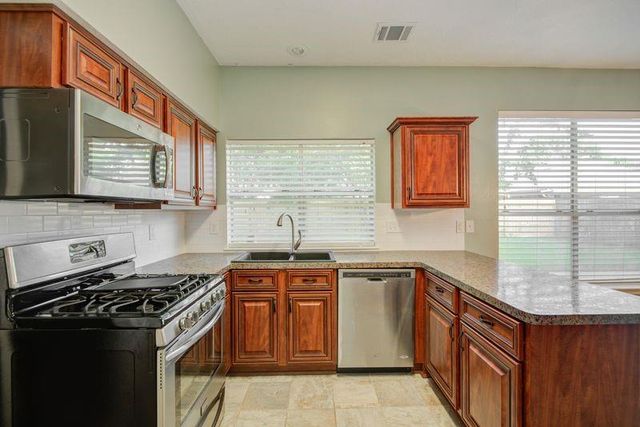 2917 Veva Drive, Pearland, TX 77584