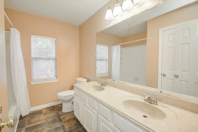2917 Veva Drive, Pearland, TX 77584
