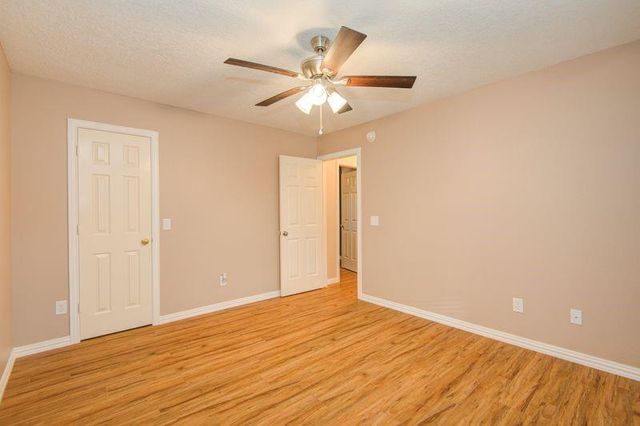 2917 Veva Drive, Pearland, TX 77584