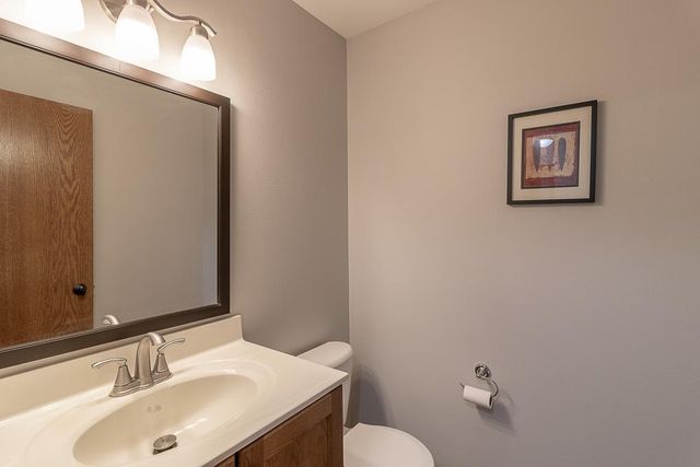 201 Pebble Creek Drive, Mankato, MN 56001