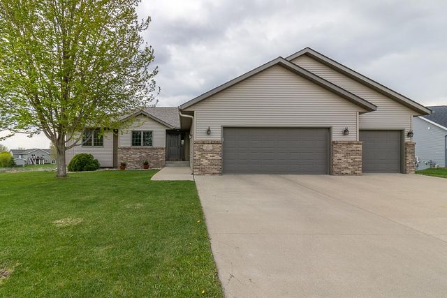 201 Pebble Creek Drive, Mankato, MN 56001