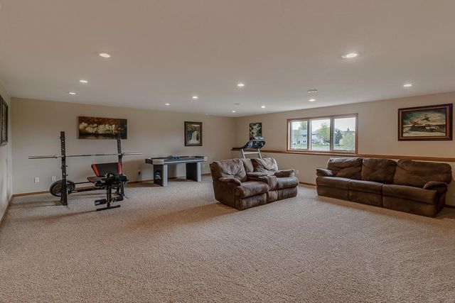 201 Pebble Creek Drive, Mankato, MN 56001