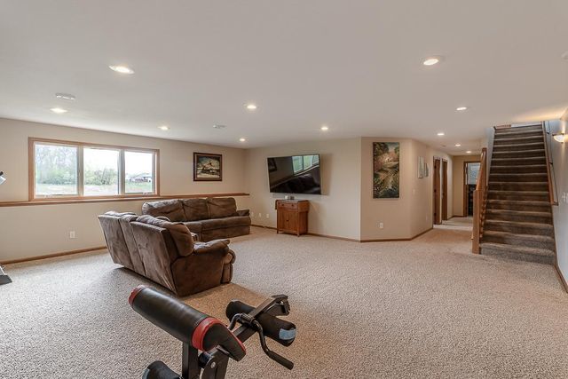 201 Pebble Creek Drive, Mankato, MN 56001