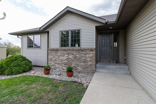 201 Pebble Creek Drive, Mankato, MN 56001