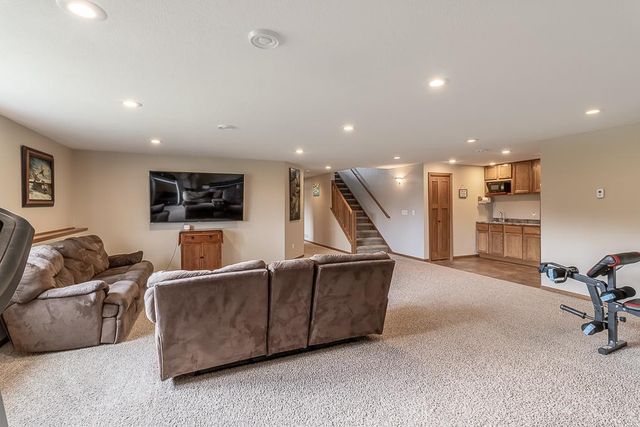201 Pebble Creek Drive, Mankato, MN 56001