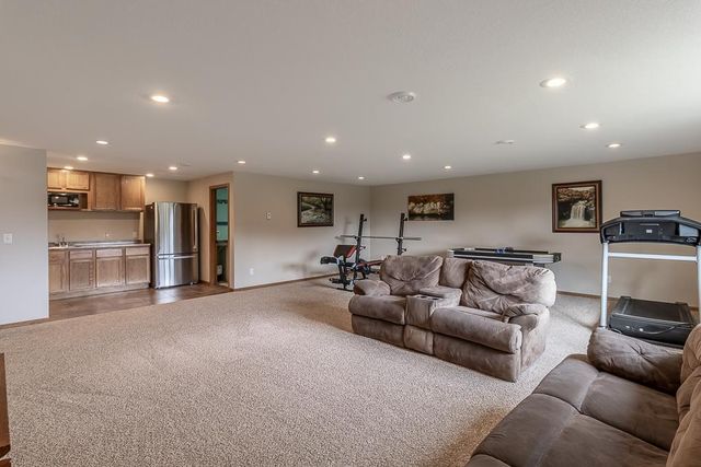 201 Pebble Creek Drive, Mankato, MN 56001