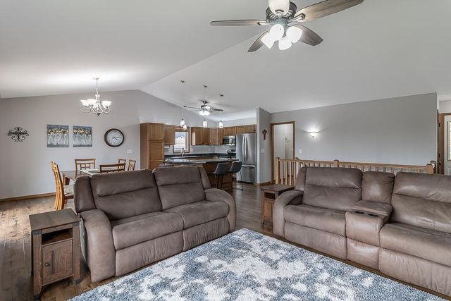 201 Pebble Creek Drive, Mankato, MN 56001