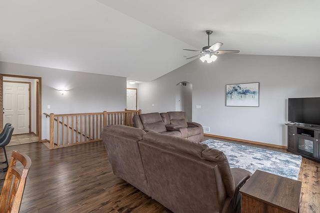 201 Pebble Creek Drive, Mankato, MN 56001