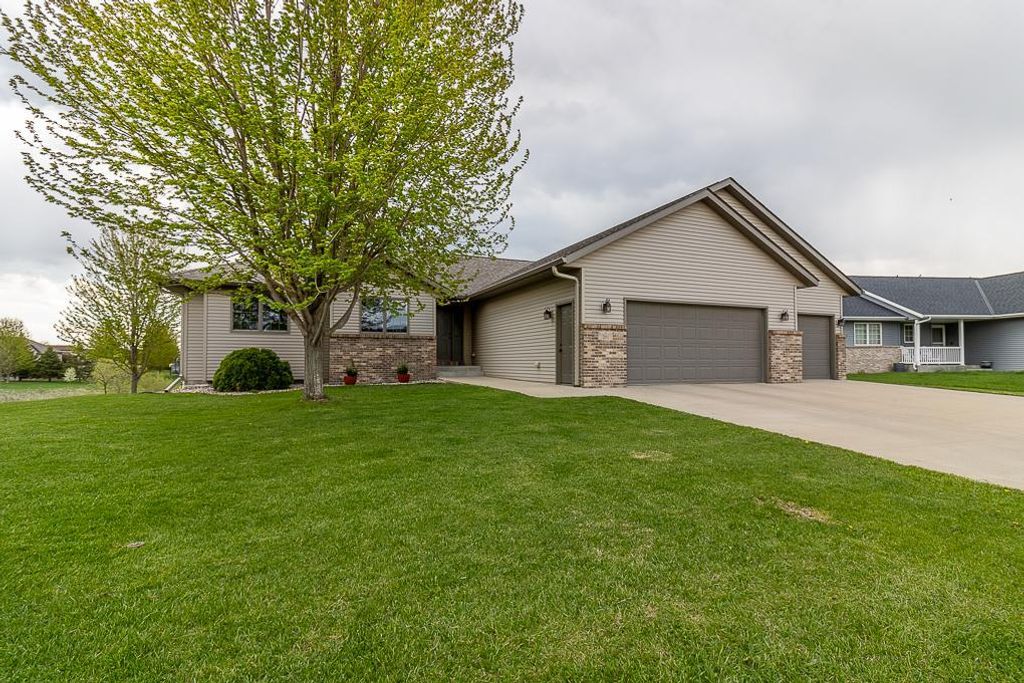201 Pebble Creek Drive, Mankato, MN 56001