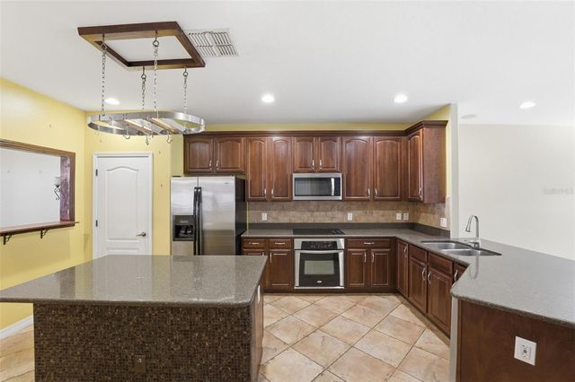 9255 SOUTHERN CHARM CIRCLE, Brooksville, FL 34613