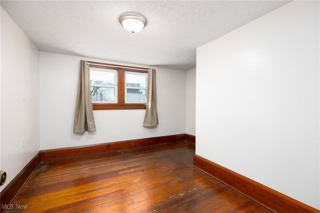 241 24th Street NW, Barberton, OH 44203