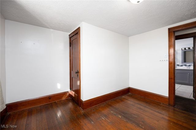 241 24th Street NW, Barberton, OH 44203