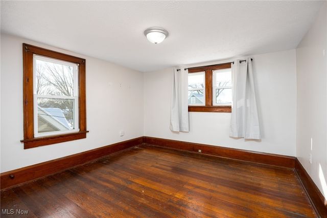 241 24th Street NW, Barberton, OH 44203