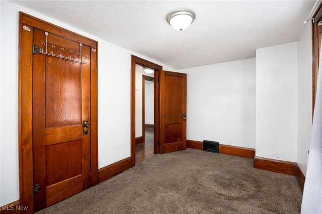 241 24th Street NW, Barberton, OH 44203