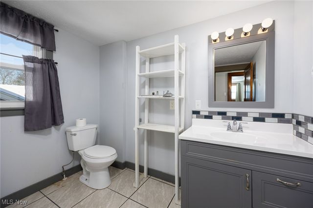 241 24th Street NW, Barberton, OH 44203