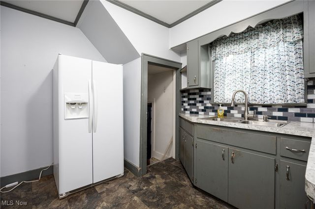 241 24th Street NW, Barberton, OH 44203