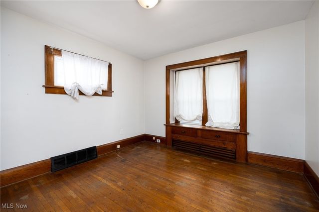 241 24th Street NW, Barberton, OH 44203