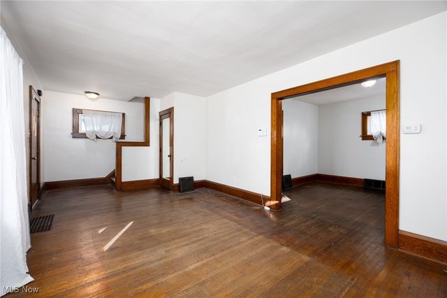 241 24th Street NW, Barberton, OH 44203