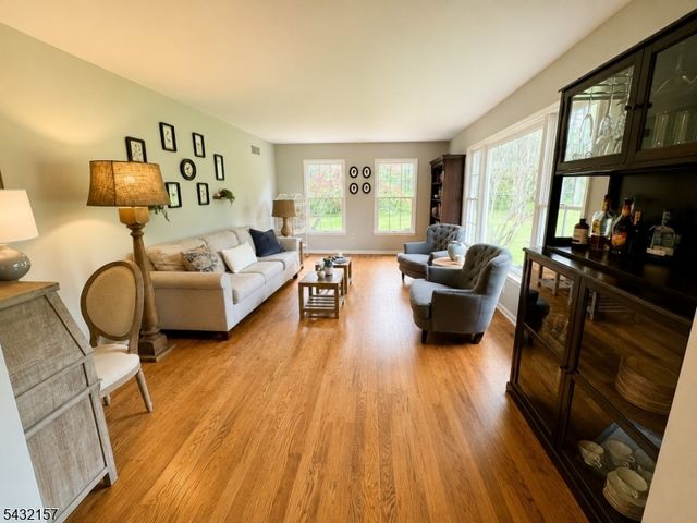 77 Plum Brook Road, Raritan Twp., NJ 08822