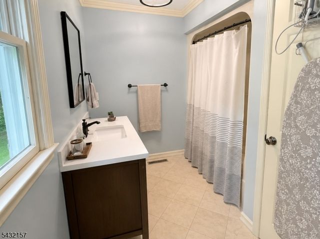 77 Plum Brook Road, Raritan Twp., NJ 08822