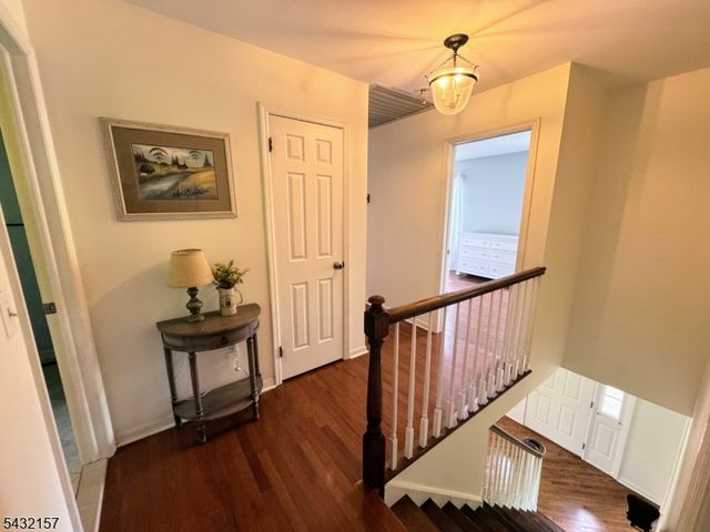 77 Plum Brook Road, Raritan Twp., NJ 08822