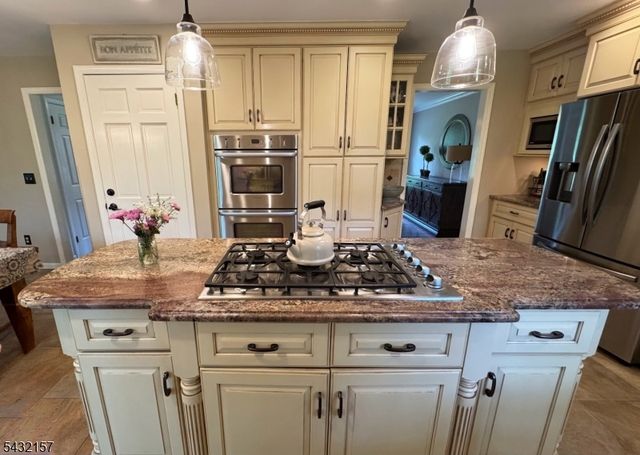 77 Plum Brook Road, Raritan Twp., NJ 08822