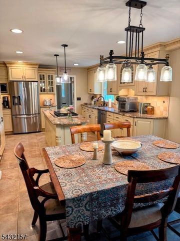 77 Plum Brook Road, Raritan Twp., NJ 08822