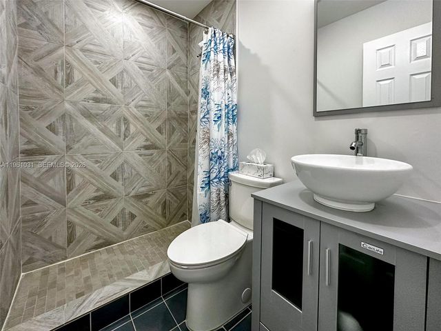 135 Essex Rd 2-28, Hollywood, FL 33024