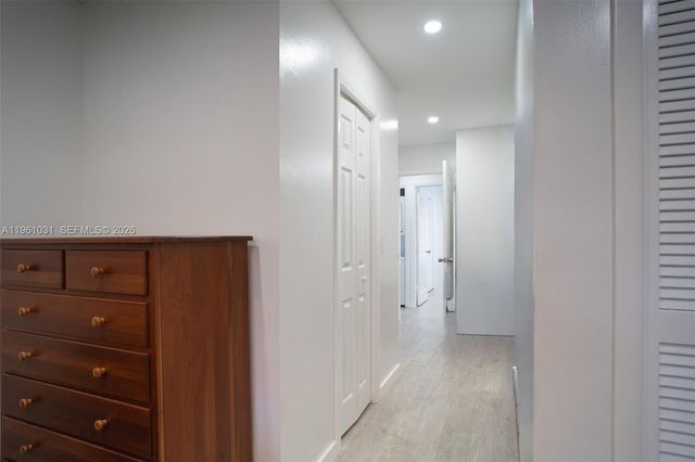 135 Essex Rd 2-28, Hollywood, FL 33024