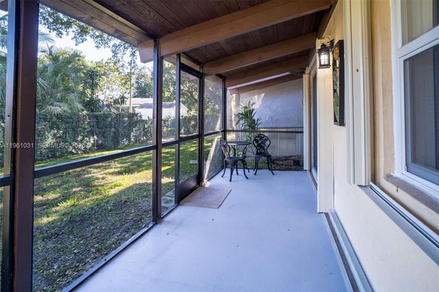 135 Essex Rd 2-28, Hollywood, FL 33024