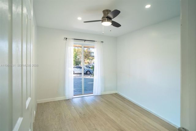 135 Essex Rd 2-28, Hollywood, FL 33024