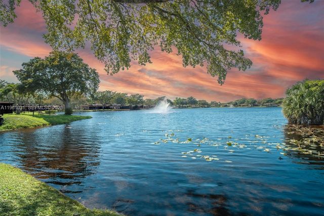 135 Essex Rd 2-28, Hollywood, FL 33024