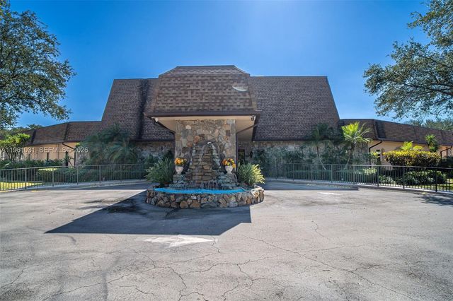 135 Essex Rd 2-28, Hollywood, FL 33024