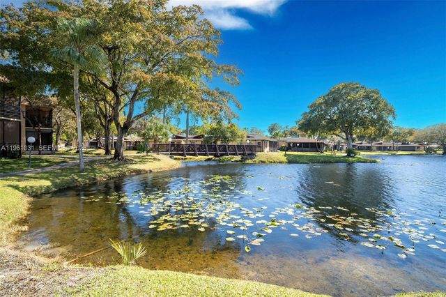 135 Essex Rd 2-28, Hollywood, FL 33024