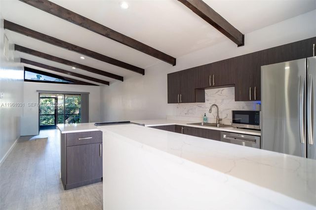 135 Essex Rd 2-28, Hollywood, FL 33024