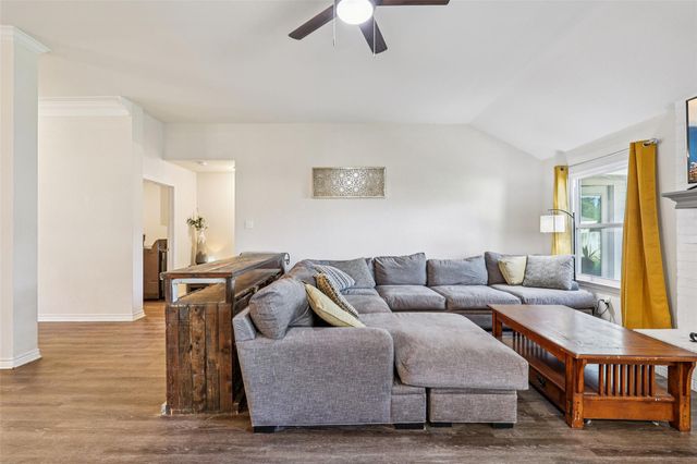 1014 Rocky Creek DR, Pflugerville, TX 78660