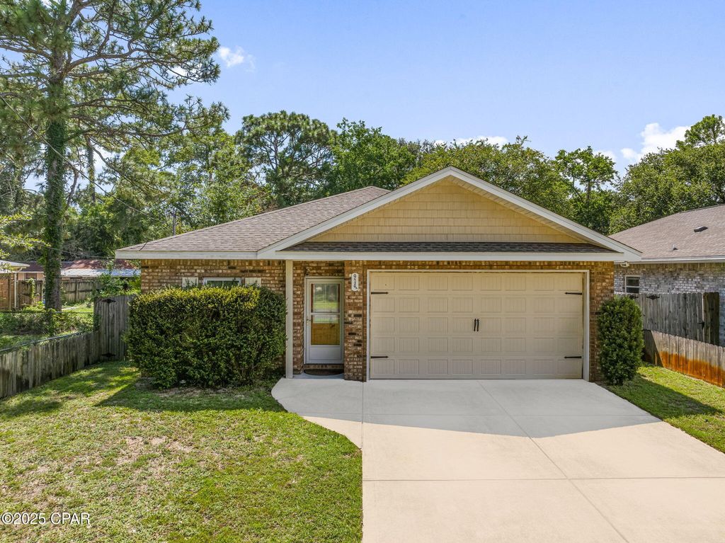 914 NUTMEG Avenue, Niceville, FL 32578
