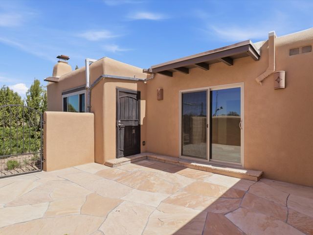 1810 Calle De Sebastian G2, Santa Fe, NM 87505