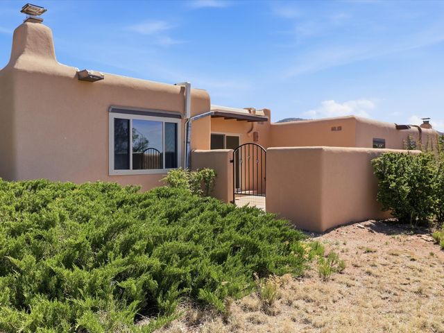 1810 Calle De Sebastian G2, Santa Fe, NM 87505